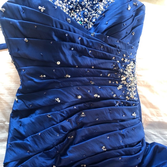 Beautiful blue gown - Picture 8 of 15